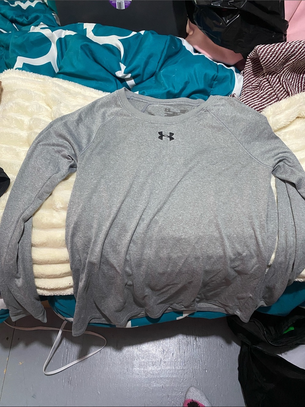 Under Armour Men’s Light Gray Crewneck Performance Pullover